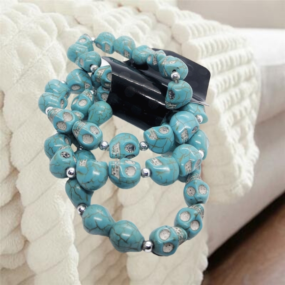 👣4/$20. Amazing 4 piece set of simulated turquoise skull shaped bead bracelets - Picture 7 of 7